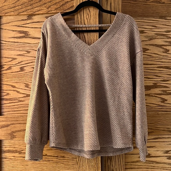 Maurices Tan with Black Dot Pattern V-Neck Top, Medium - Picture 1 of 5